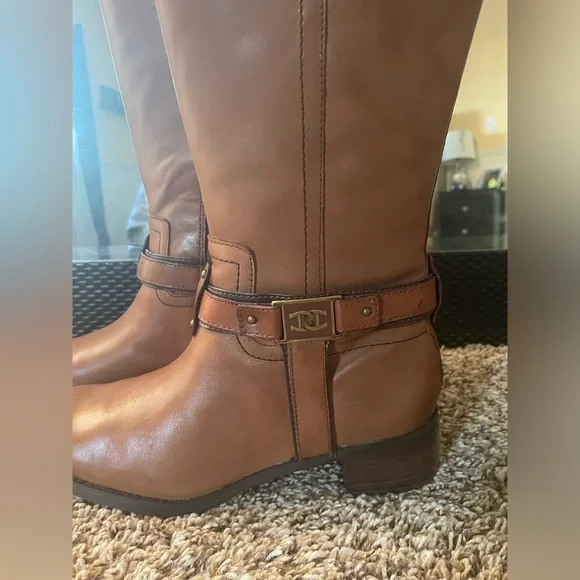 Etienne Aigner brown boots. Great condition. Size 9.5 - Picture 3 of 9